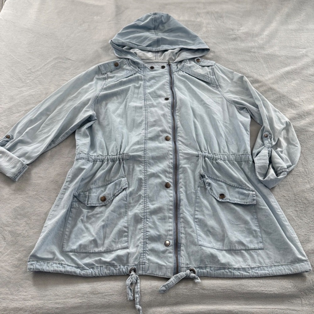 Forever 21+ Light Wash Hooded Utility Anorak‎ Jacket Soft Denim Zip Up Women's